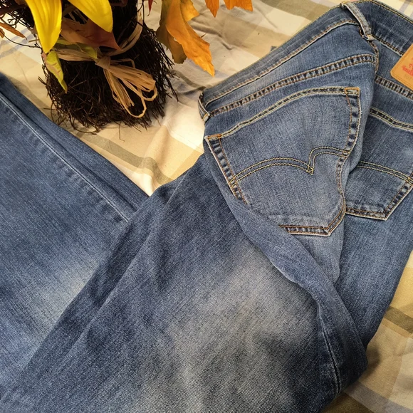 Levi's Classic Indigo Straight Jeans - Picture 2 of 3